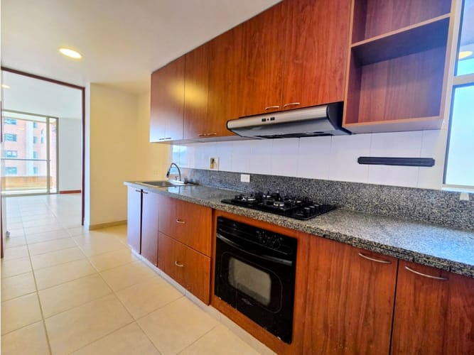 Apartamento de 2 alcobas en venta en El Poblado, Medellín, 130 m² · foto 3 de 24