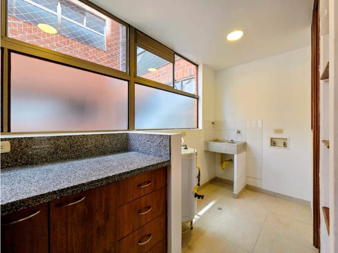 Apartamento de 2 alcobas en venta en El Poblado, Medellín, 130 m² · foto 4 de 24