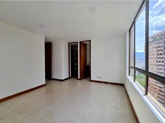 Apartamento de 2 alcobas en venta en El Poblado, Medellín, 130 m² · foto 6 de 24