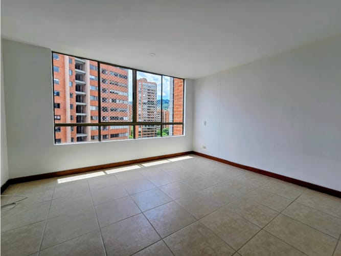 Apartamento de 2 alcobas en venta en El Poblado, Medellín, 130 m² · foto 7 de 24