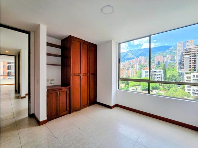Apartamento de 2 alcobas en venta en El Poblado, Medellín, 130 m² · foto 10 de 24