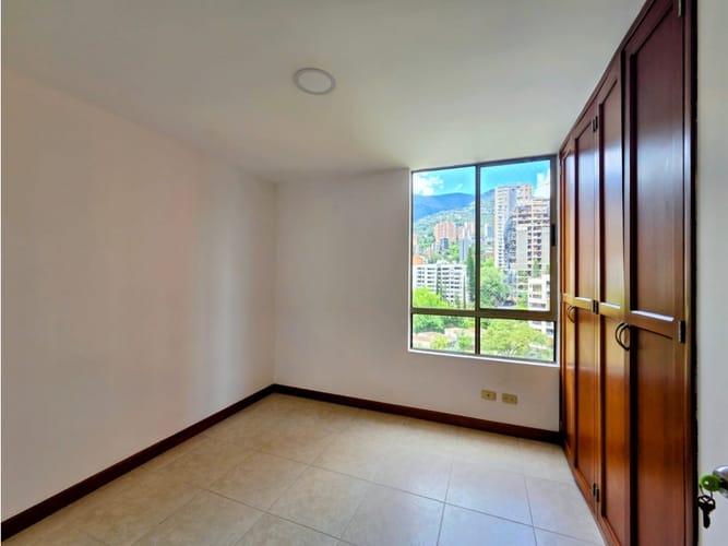 Apartamento de 2 alcobas en venta en El Poblado, Medellín, 130 m² · foto 12 de 24
