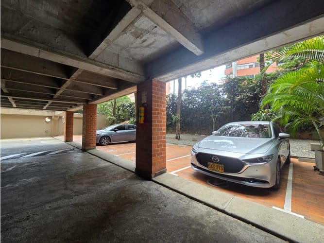Apartamento de 2 alcobas en venta en El Poblado, Medellín, 130 m² · foto 14 de 24