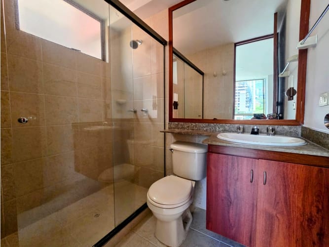 Apartamento de 2 alcobas en venta en El Poblado, Medellín, 130 m² · foto 17 de 24