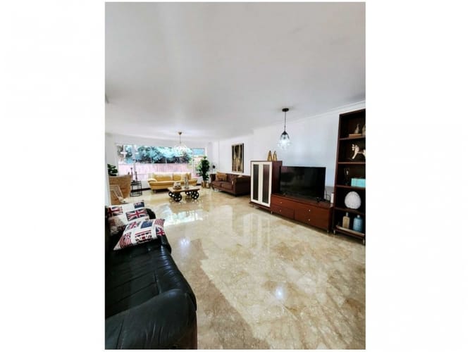 Casa de 4 alcobas en venta en El Poblado, Medellín, 286 m² · foto 3 de 17