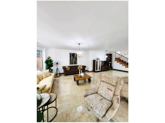 Casa de 4 alcobas en venta en El Poblado, Medellín, 286 m² · foto 4 de 17