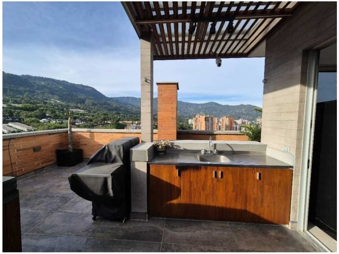 Apartamento de 3 alcobas en venta en Urbanización Las Cumbres, Envigado, 168 m² · foto 2 de 24
