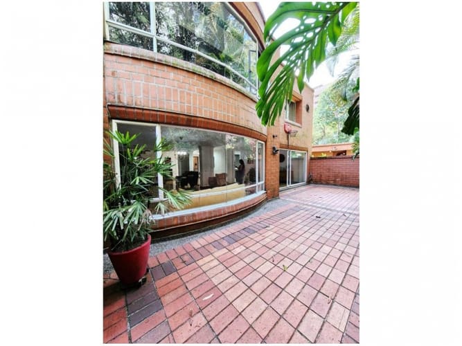 Casa de 4 alcobas en venta en El Poblado, Medellín, 286 m² · foto 6 de 17