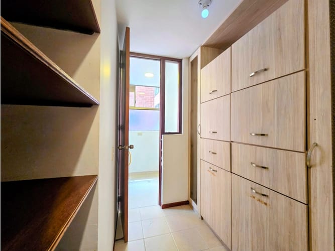 Apartamento de 2 alcobas en venta en El Poblado, Medellín, 130 m² · foto 21 de 24