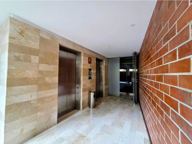 Apartamento de 2 alcobas en venta en El Poblado, Medellín, 130 m² · foto 23 de 24