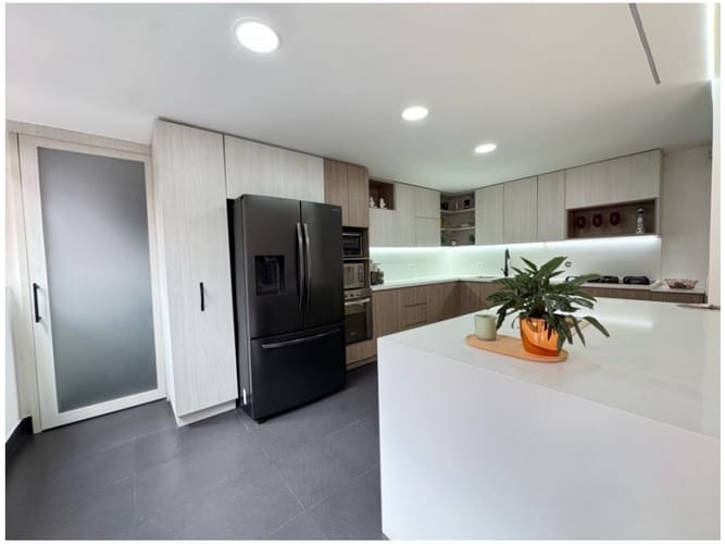 Apartamento de 2 alcobas en venta en El Poblado, Medellín, 162 m² · foto 3 de 24