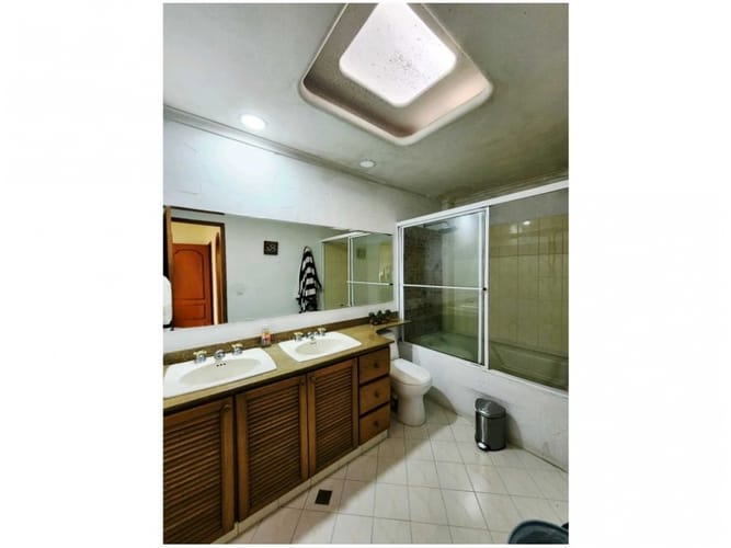 Casa de 4 alcobas en venta en El Poblado, Medellín, 286 m² · foto 13 de 17