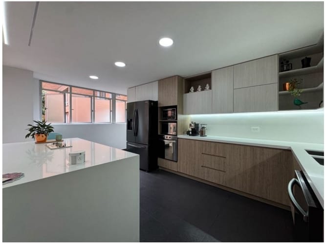 Apartamento de 2 alcobas en venta en El Poblado, Medellín, 162 m² · foto 5 de 24