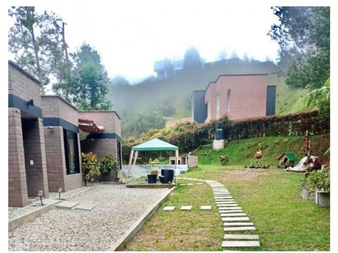 Casa de 3 alcobas en venta en Loma Del Escobero, Envigado · foto 3 de 14