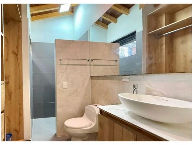 Casa de 3 alcobas en venta en Loma Del Escobero, Envigado · foto 12 de 14