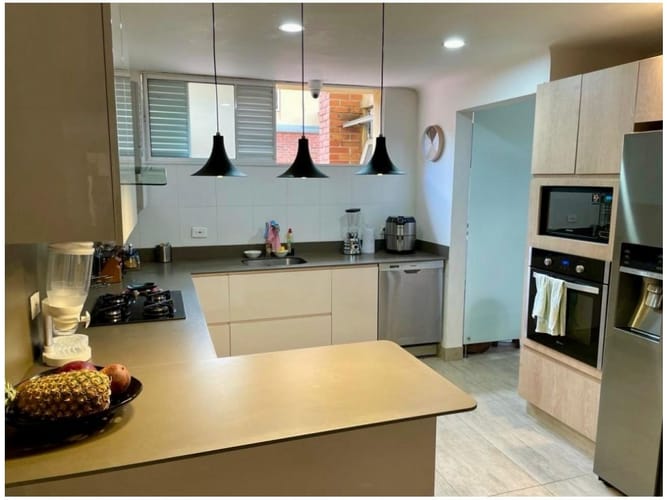 Casa de 4 alcobas en venta en Castropol, Medellín, 328 m² · foto 2 de 24
