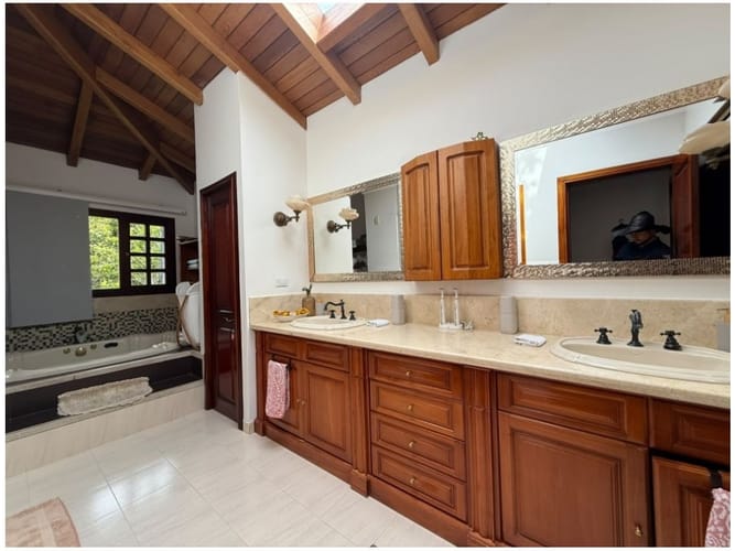 Casa de 6 alcobas en venta en Carrizales, Envigado · foto 11 de 24