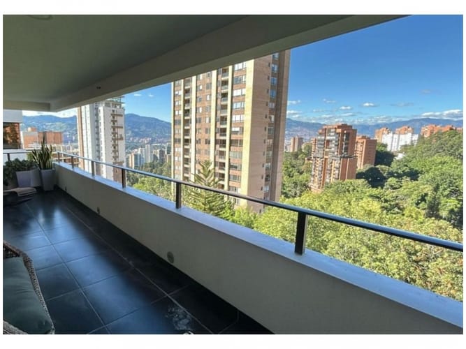 Apartamento en venta en El Poblado, Medellín · foto 2 de 20