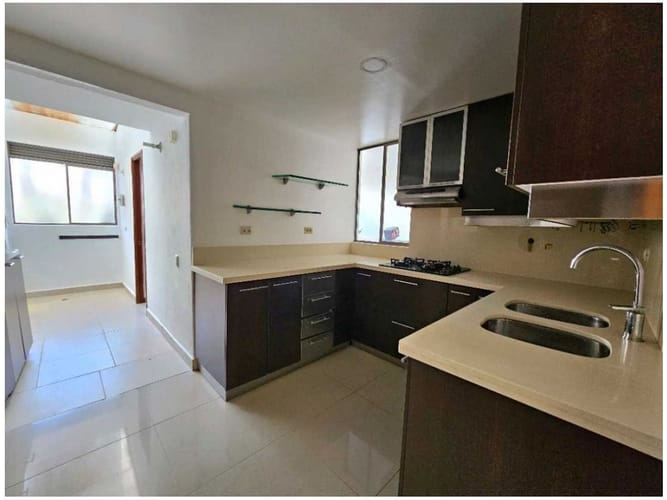 Casa de 3 alcobas en venta en Loma Del Chocho, Medellín, 269 m² · foto 5 de 21