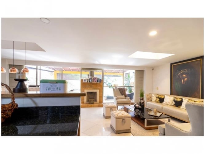 Casa de 4 alcobas en venta en Vegas De La Doctora, Sabaneta, 300 m² · foto 2 de 16