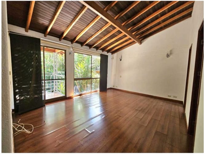 Casa de 3 alcobas en venta en Loma Del Chocho, Medellín, 269 m² · foto 8 de 21