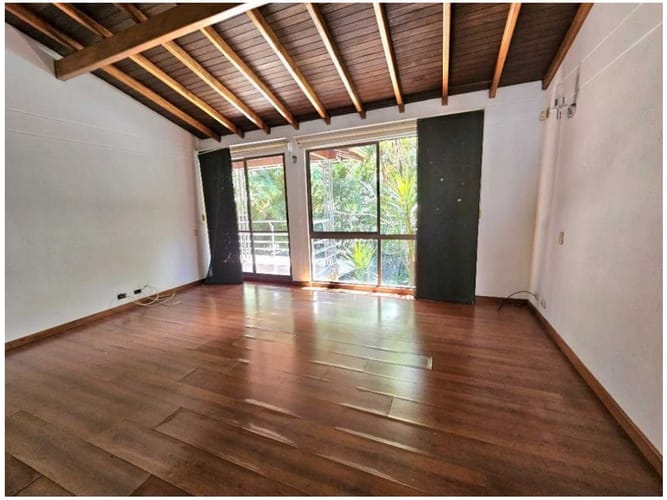 Casa de 3 alcobas en venta en Loma Del Chocho, Medellín, 269 m² · foto 9 de 21