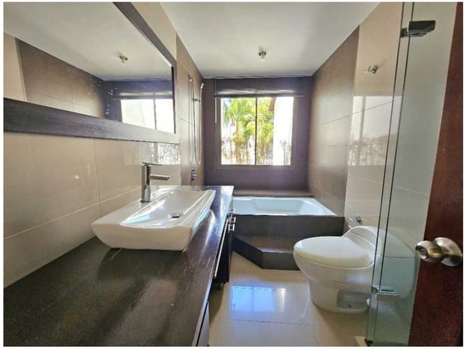 Casa de 3 alcobas en venta en Loma Del Chocho, Medellín, 269 m² · foto 11 de 21