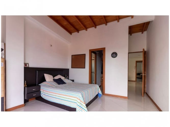 Casa de 4 alcobas en venta en Vegas De La Doctora, Sabaneta, 300 m² · foto 8 de 16