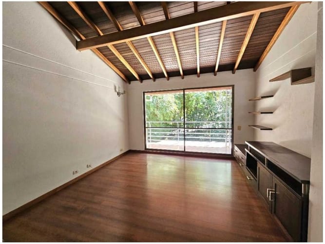 Casa de 3 alcobas en venta en Loma Del Chocho, Medellín, 269 m² · foto 15 de 21