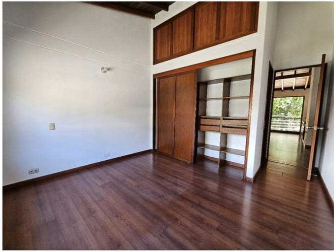 Casa de 3 alcobas en venta en Loma Del Chocho, Medellín, 269 m² · foto 16 de 21
