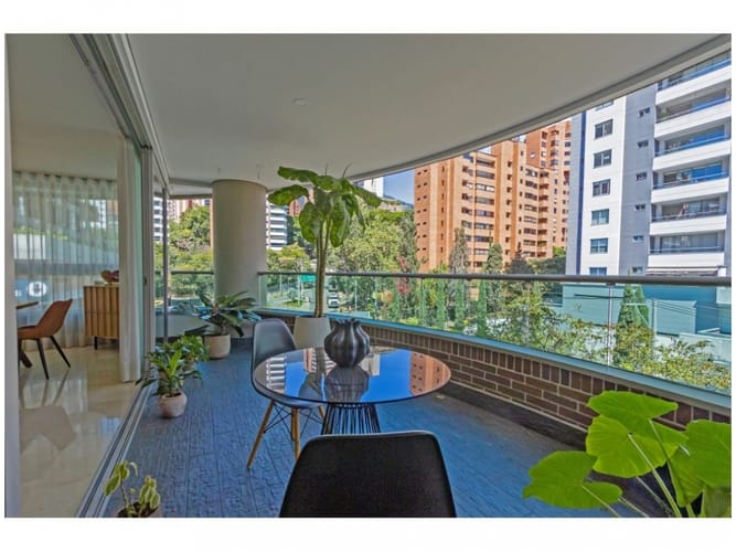 Apartamento de 3 alcobas en venta en Castropol, Medellín, 164 m² · foto 10 de 24