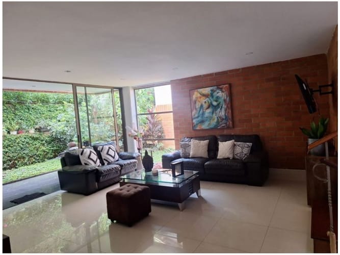 Casa de 3 alcobas en venta en El Esmeraldal, Envigado, 245 m² · foto 2 de 10