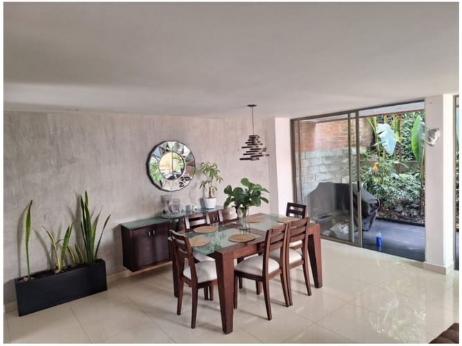Casa de 3 alcobas en venta en El Esmeraldal, Envigado, 245 m² · foto 3 de 10