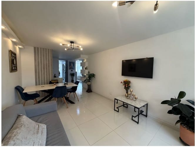 Apartamento de 2 alcobas en venta en Laureles, Medellín, 82 m² · foto 2 de 15