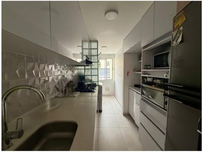 Apartamento de 2 alcobas en venta en Laureles, Medellín, 82 m² · foto 3 de 15
