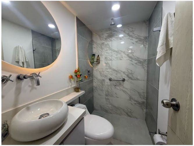 Apartamento de 2 alcobas en venta en Laureles, Medellín, 82 m² · foto 8 de 15