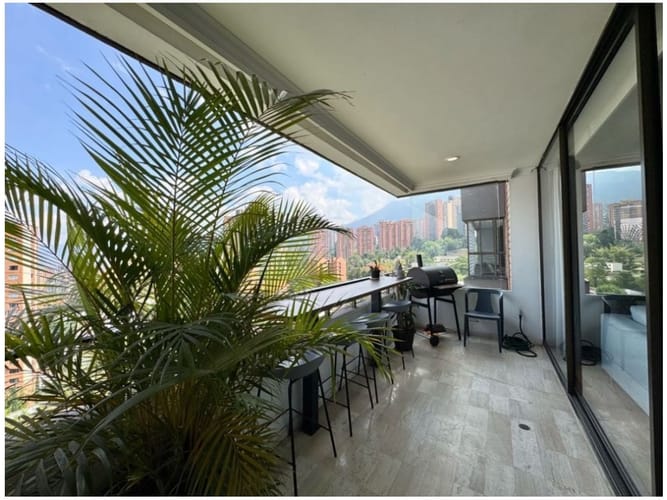 Apartamento de 4 alcobas en venta en Los Balsos, Medellín, 250 m² · foto 2 de 22