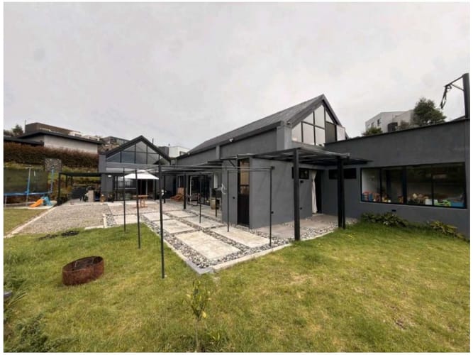 Casa de 5 alcobas en venta en Altos Del Escobero, Envigado, 242 m² · foto 2 de 24