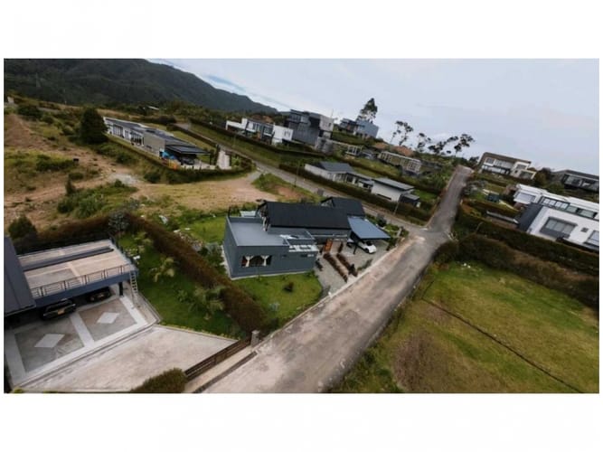Casa de 5 alcobas en venta en Altos Del Escobero, Envigado, 242 m² · foto 8 de 24