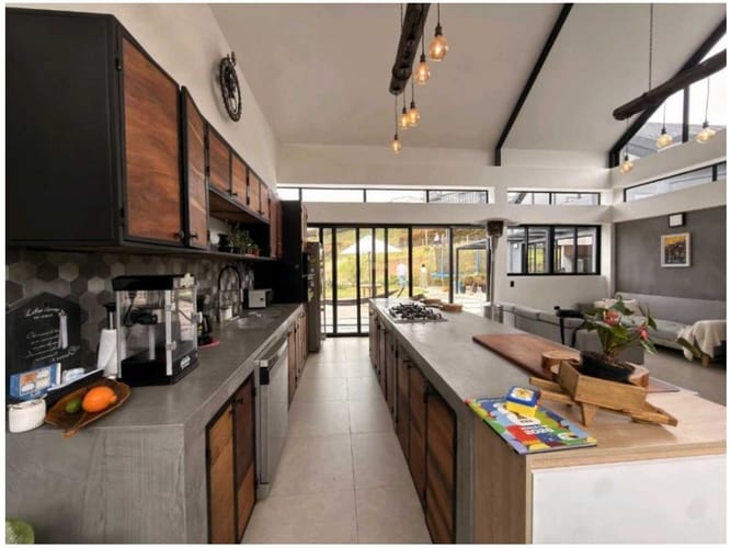 Casa de 5 alcobas en venta en Altos Del Escobero, Envigado, 242 m² · foto 13 de 24