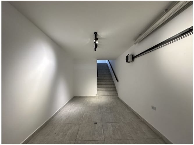 Casa de 10 alcobas en venta en Los Colores, Medellín, 213 m² · foto 3 de 23