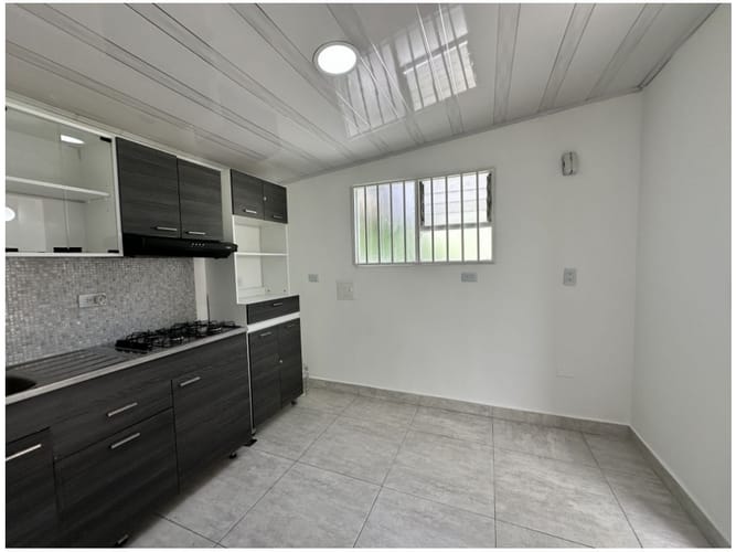 Casa de 10 alcobas en venta en Los Colores, Medellín, 213 m² · foto 4 de 23