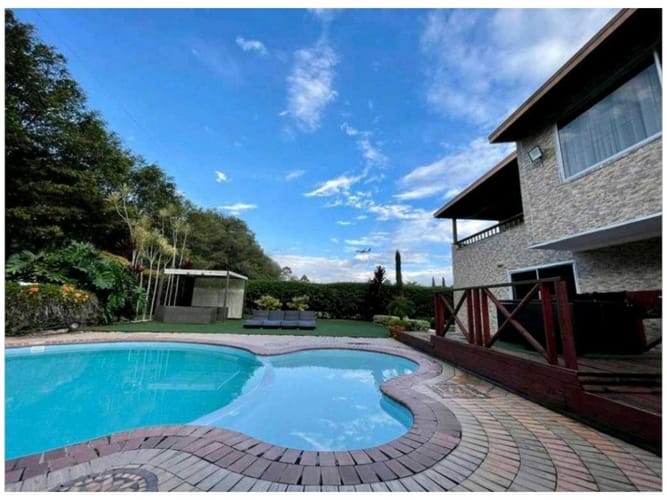 Casa de 5 alcobas en venta en Llano Grande, Rionegro, 1500 m² · foto 3 de 13