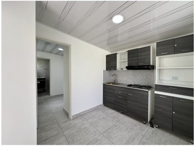 Casa de 10 alcobas en venta en Los Colores, Medellín, 213 m² · foto 5 de 23