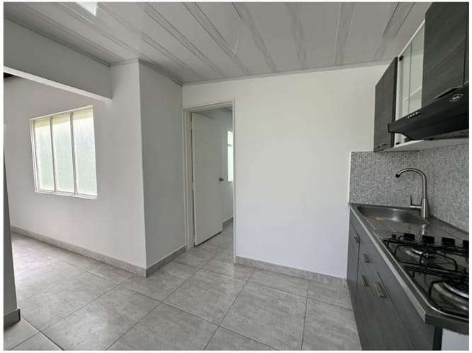 Casa de 10 alcobas en venta en Los Colores, Medellín, 213 m² · foto 6 de 23