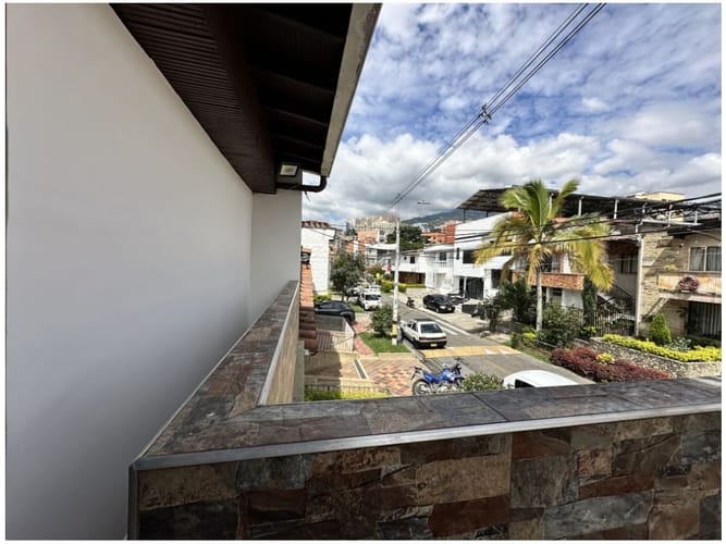 Casa de 10 alcobas en venta en Los Colores, Medellín, 213 m² · foto 8 de 23