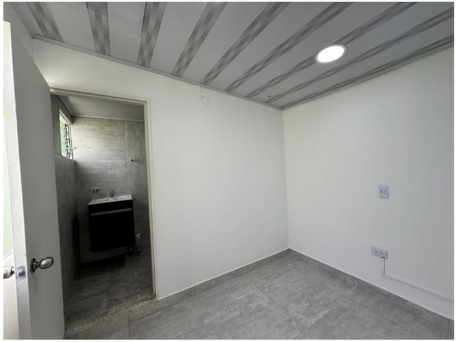 Casa de 10 alcobas en venta en Los Colores, Medellín, 213 m² · foto 12 de 23
