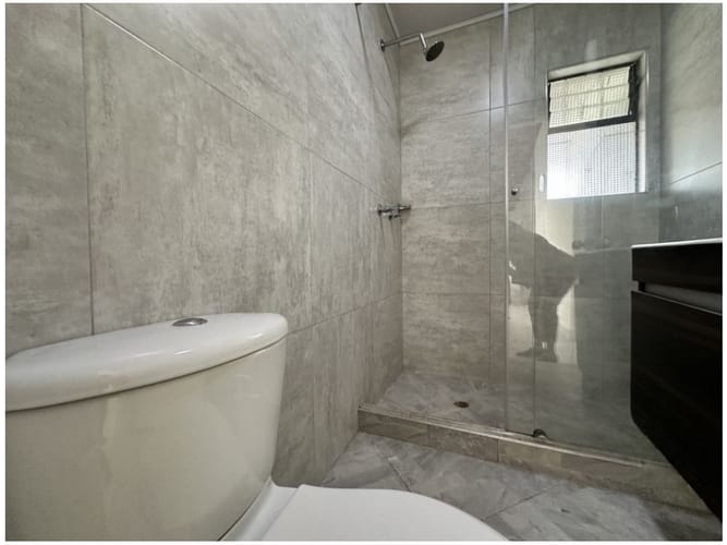 Casa de 10 alcobas en venta en Los Colores, Medellín, 213 m² · foto 13 de 23