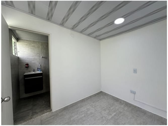 Casa de 10 alcobas en venta en Los Colores, Medellín, 213 m² · foto 20 de 23