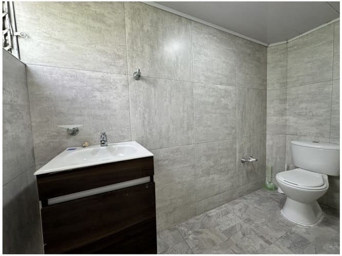 Casa de 10 alcobas en venta en Los Colores, Medellín, 213 m² · foto 22 de 23